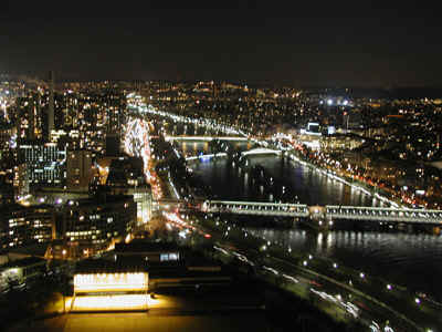 Night%20over%20Paris%20from%20Eifel%20tower%200.jpg (85651 bytes)